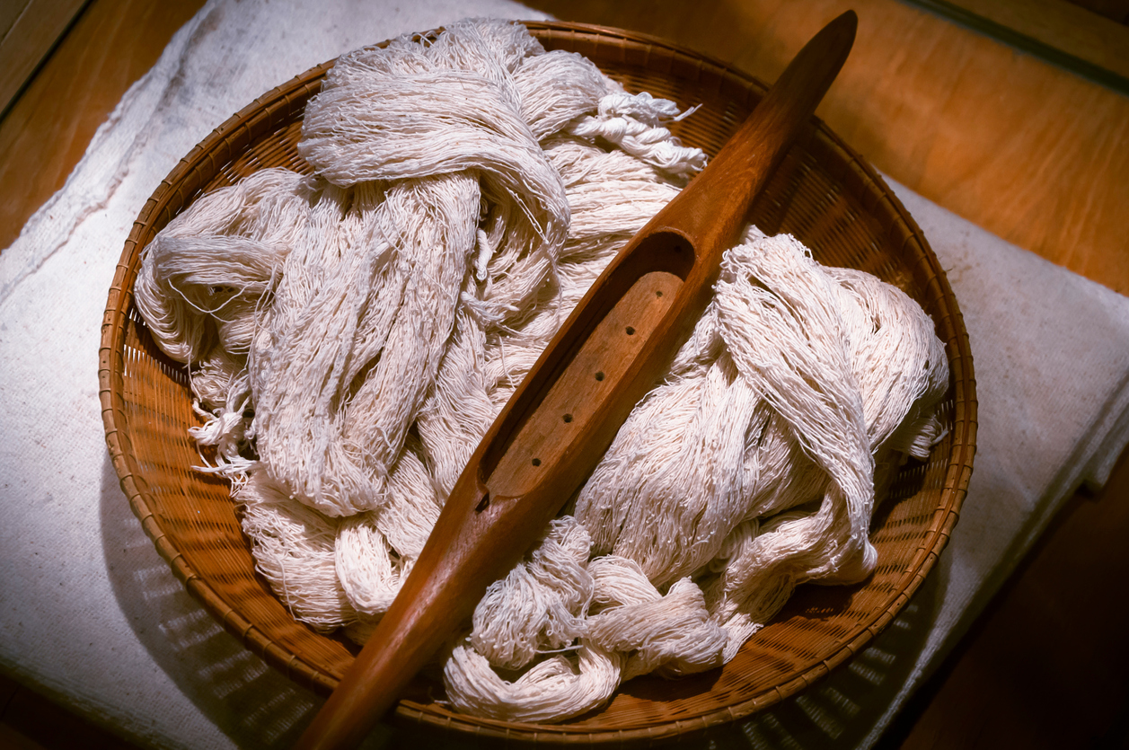 Vintage Wooden Shuttle and natural color cotton thread